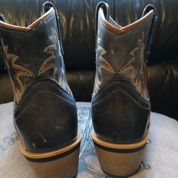 Authentic Laredo Women's Sapphyre Leather Western Booties Round Toe - Picture 3 of 13